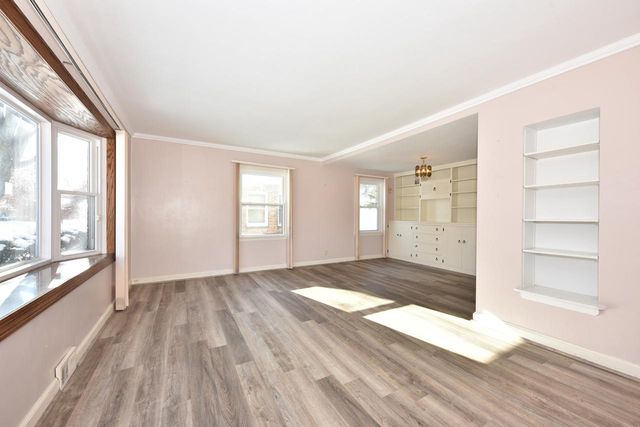 4949 N Berkeley BOULEVARD, Whitefish Bay, WI 53217