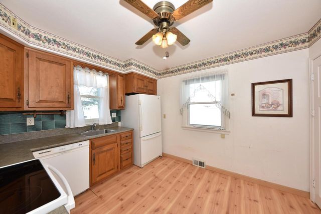 4949 N Berkeley BOULEVARD, Whitefish Bay, WI 53217