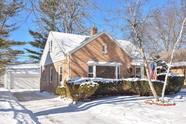 4949 N Berkeley BOULEVARD, Whitefish Bay, WI 53217