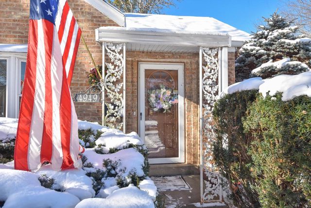 4949 N Berkeley BOULEVARD, Whitefish Bay, WI 53217