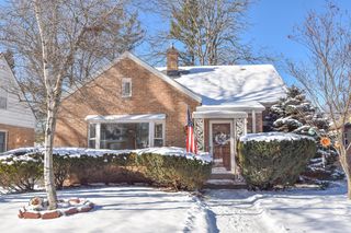 4949 N Berkeley BOULEVARD, Whitefish Bay, WI 53217
