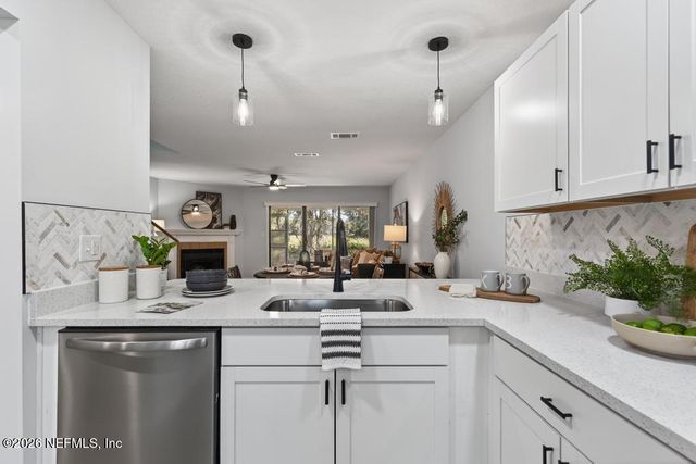 7701 BAYMEADOWS Circle W 1093, Jacksonville, FL 32256