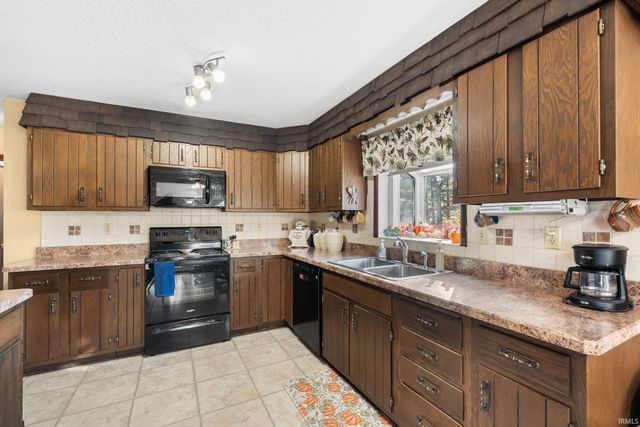 7713 E Old 30 Road, Pierceton, IN 46562