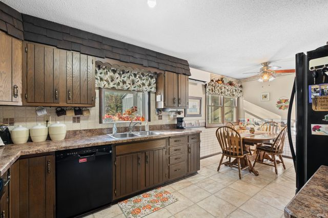 7713 E Old 30 Road, Pierceton, IN 46562