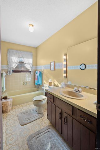 7713 E Old 30 Road, Pierceton, IN 46562