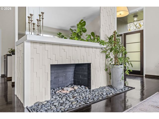 5202 Sw NORTHWOOD Ave, Portland, OR 97239