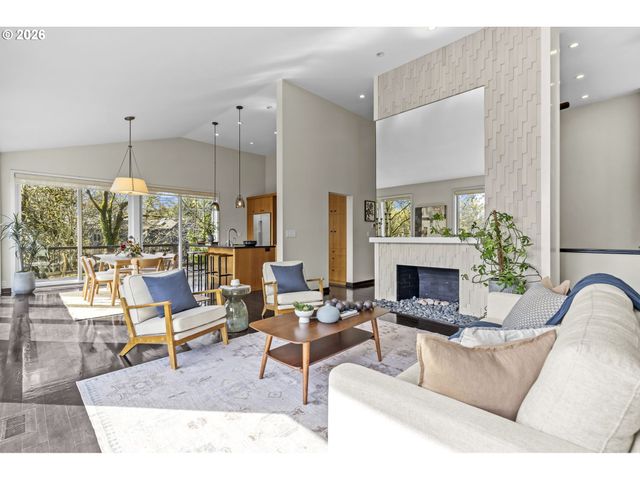 5202 Sw NORTHWOOD Ave, Portland, OR 97239