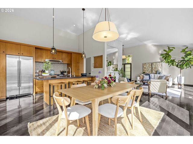 5202 Sw NORTHWOOD Ave, Portland, OR 97239