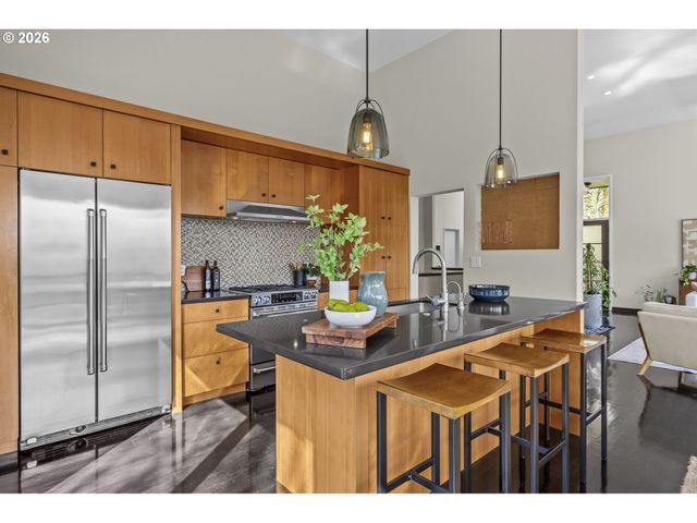 5202 Sw NORTHWOOD Ave, Portland, OR 97239