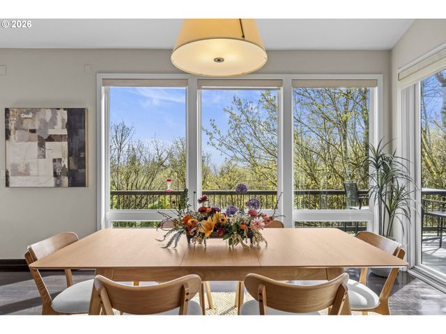 5202 Sw NORTHWOOD Ave, Portland, OR 97239