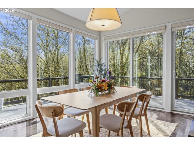 5202 Sw NORTHWOOD Ave, Portland, OR 97239