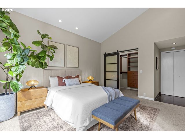 5202 Sw NORTHWOOD Ave, Portland, OR 97239