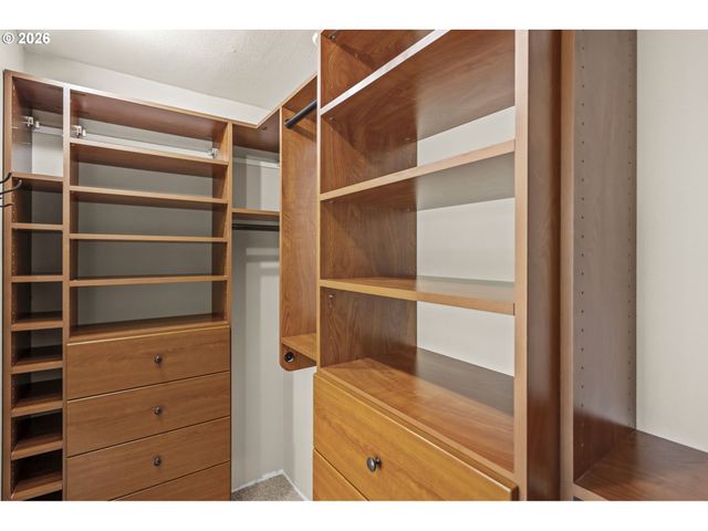 5202 Sw NORTHWOOD Ave, Portland, OR 97239