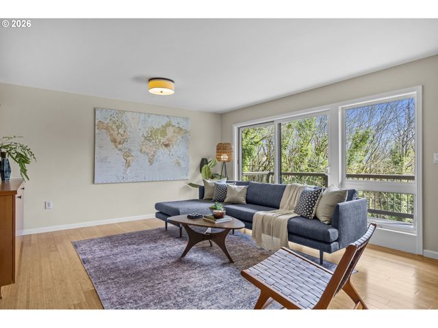 5202 Sw NORTHWOOD Ave, Portland, OR 97239