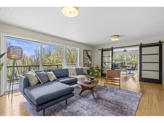 5202 Sw NORTHWOOD Ave, Portland, OR 97239