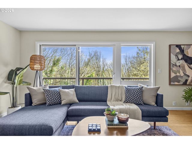 5202 Sw NORTHWOOD Ave, Portland, OR 97239