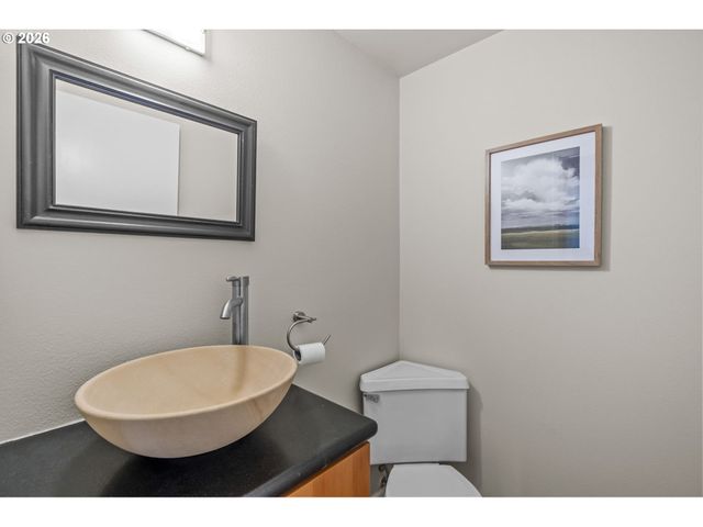 5202 Sw NORTHWOOD Ave, Portland, OR 97239