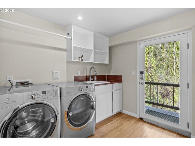 5202 Sw NORTHWOOD Ave, Portland, OR 97239