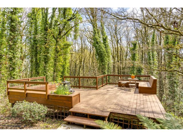 5202 Sw NORTHWOOD Ave, Portland, OR 97239