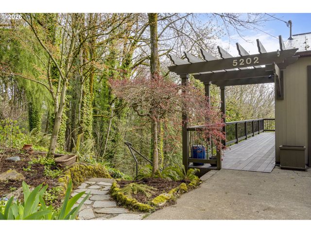 5202 Sw NORTHWOOD Ave, Portland, OR 97239