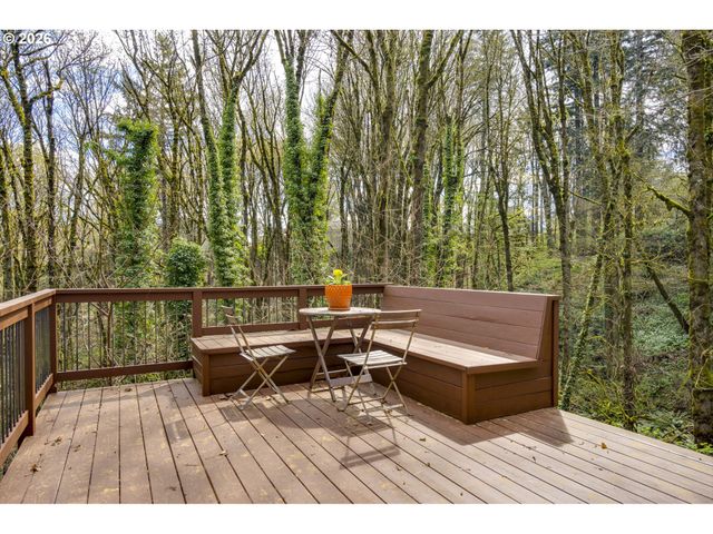 5202 Sw NORTHWOOD Ave, Portland, OR 97239