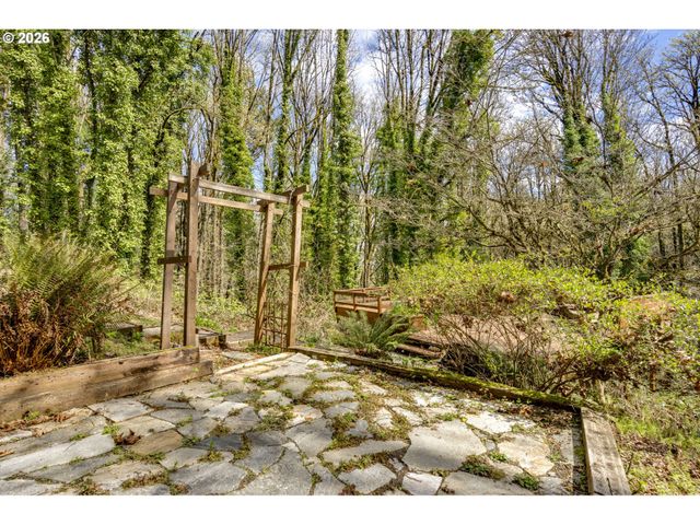 5202 Sw NORTHWOOD Ave, Portland, OR 97239