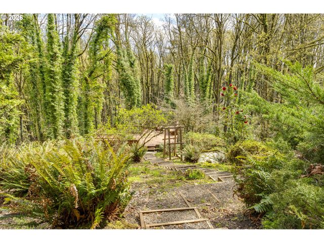 5202 Sw NORTHWOOD Ave, Portland, OR 97239