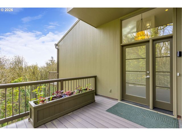 5202 Sw NORTHWOOD Ave, Portland, OR 97239