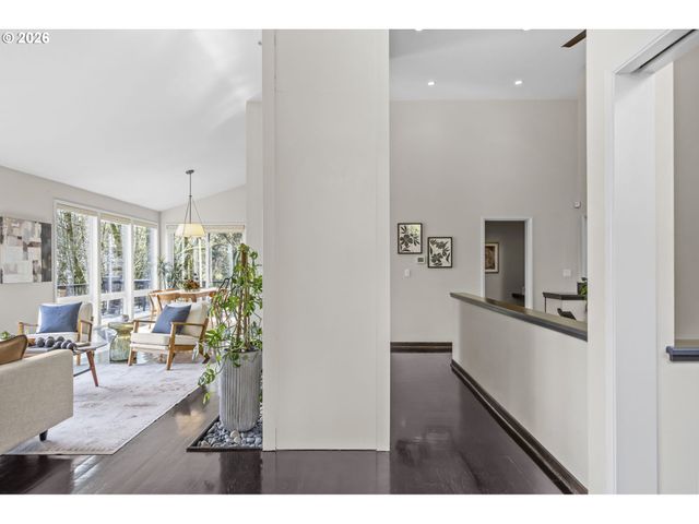 5202 Sw NORTHWOOD Ave, Portland, OR 97239