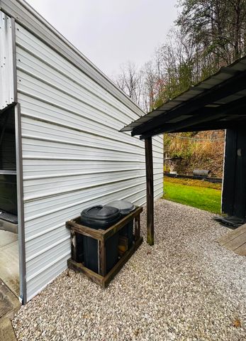 125 Crescent Road, Manchester, KY 40962