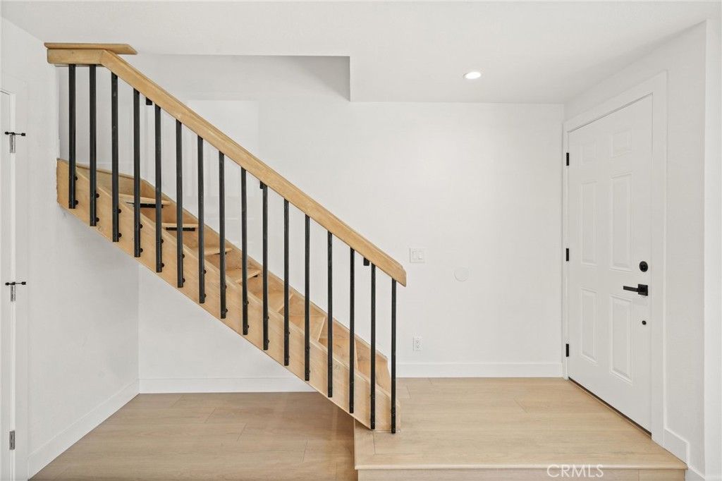 Image 15 of property listing at 7010 Lennox Avenue, Van Nuys, CA 91405