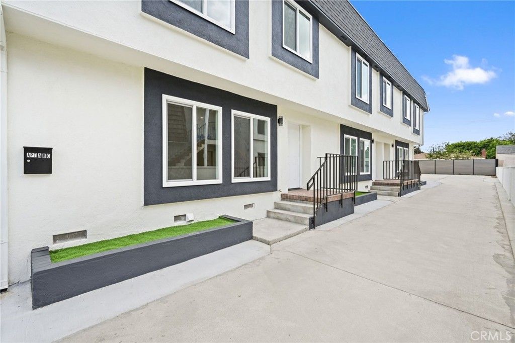 Image 2 of property listing at 7010 Lennox Avenue, Van Nuys, CA 91405