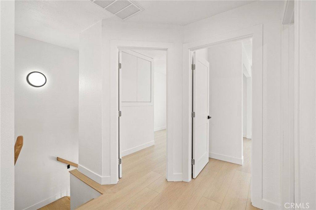 Image 20 of property listing at 7010 Lennox Avenue, Van Nuys, CA 91405