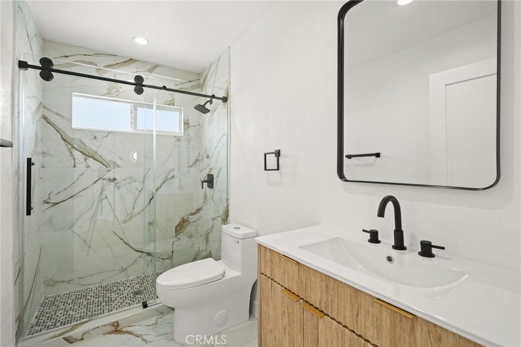 Image 25 of property listing at 7010 Lennox Avenue, Van Nuys, CA 91405