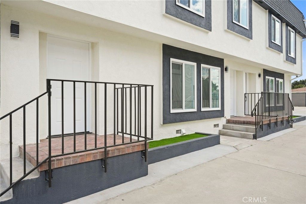 Image 28 of property listing at 7010 Lennox Avenue, Van Nuys, CA 91405