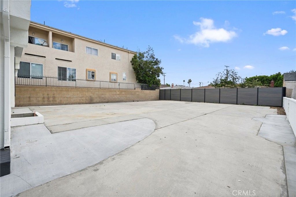 Image 29 of property listing at 7010 Lennox Avenue, Van Nuys, CA 91405