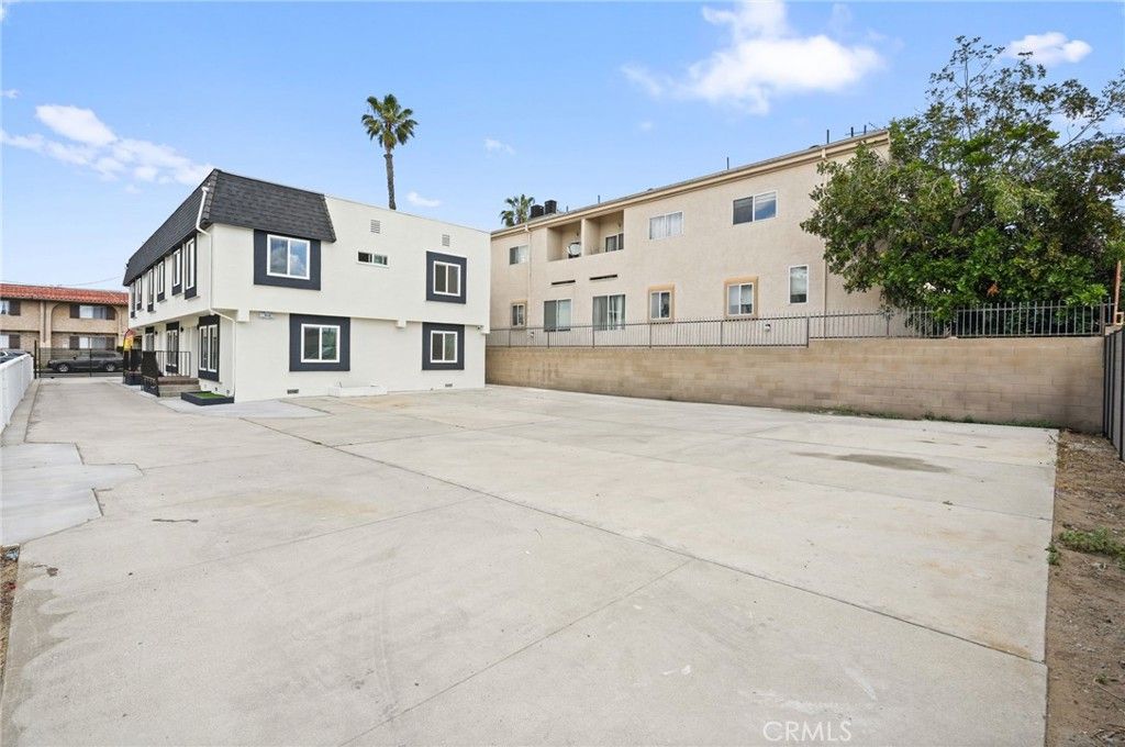 Image 30 of property listing at 7010 Lennox Avenue, Van Nuys, CA 91405