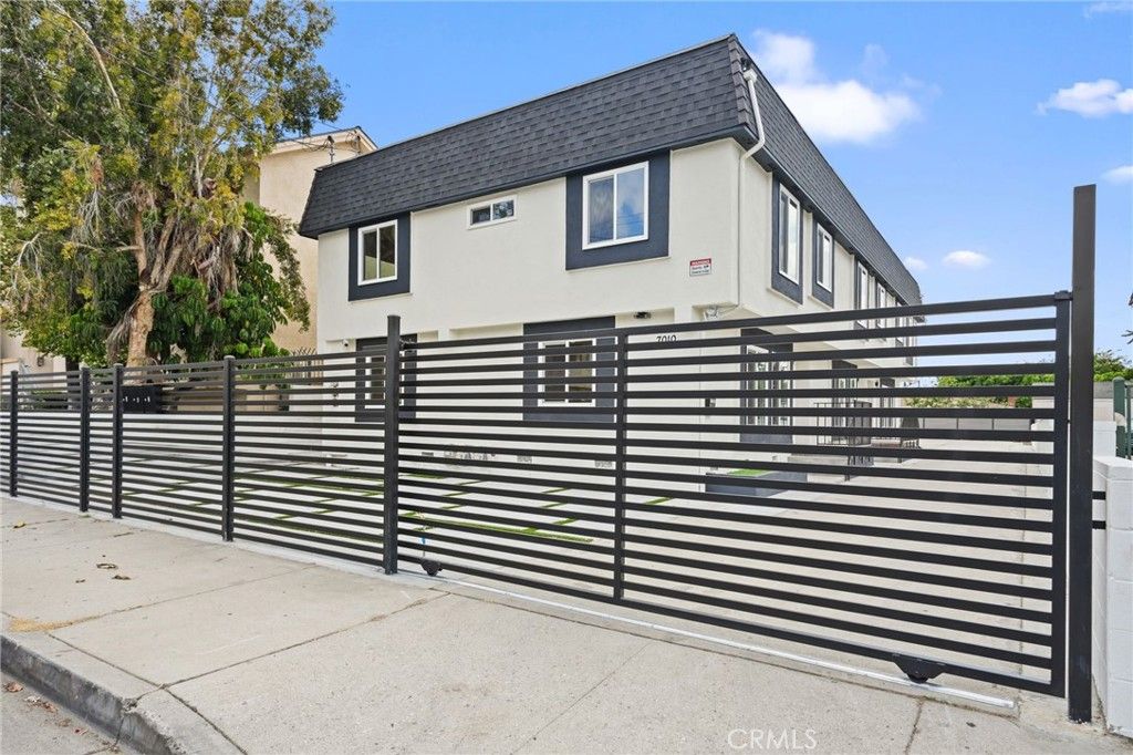 Image 32 of property listing at 7010 Lennox Avenue, Van Nuys, CA 91405