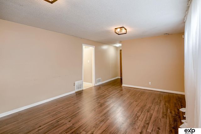 6417 N 68th Street, Omaha, NE 68104