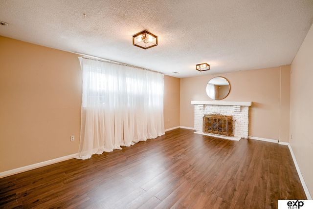 6417 N 68th Street, Omaha, NE 68104