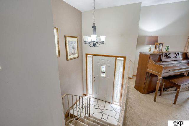 6417 N 68th Street, Omaha, NE 68104