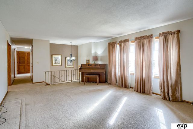 6417 N 68th Street, Omaha, NE 68104