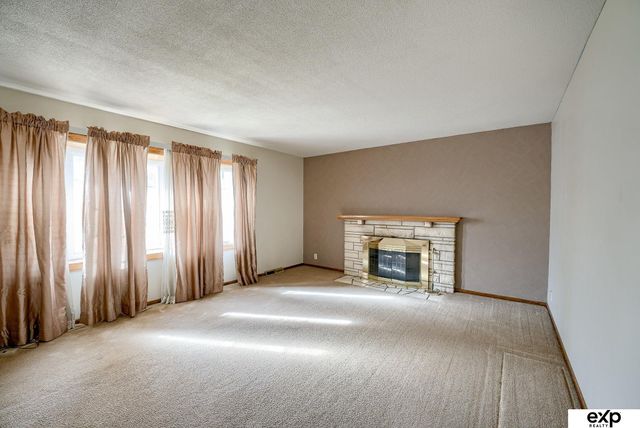 6417 N 68th Street, Omaha, NE 68104