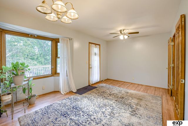 6417 N 68th Street, Omaha, NE 68104