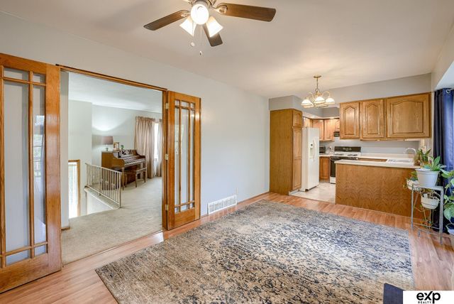 6417 N 68th Street, Omaha, NE 68104