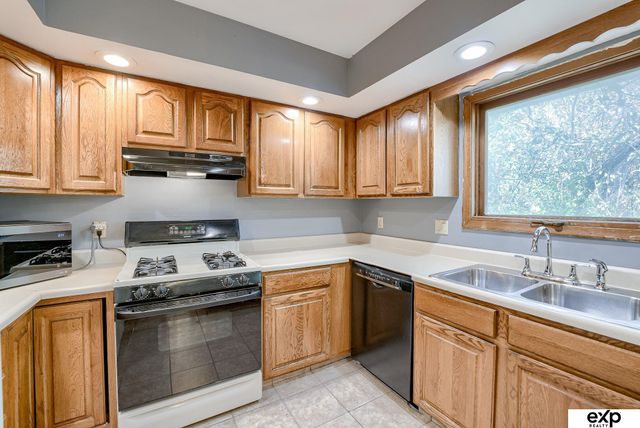 6417 N 68th Street, Omaha, NE 68104