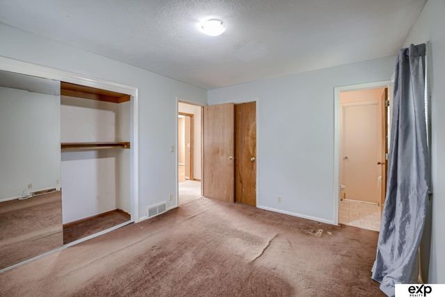 6417 N 68th Street, Omaha, NE 68104