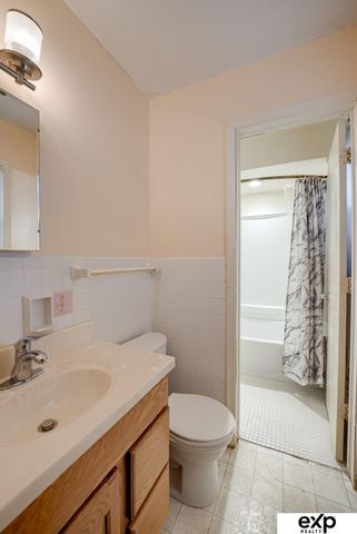 6417 N 68th Street, Omaha, NE 68104