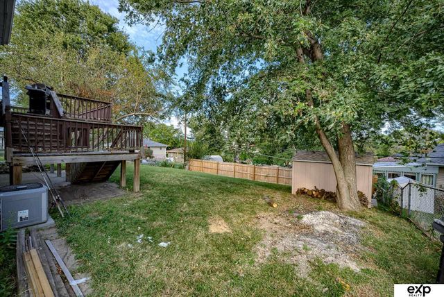 6417 N 68th Street, Omaha, NE 68104