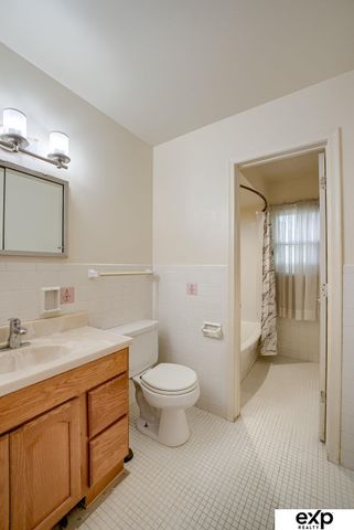 6417 N 68th Street, Omaha, NE 68104